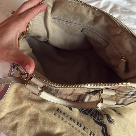 Burberry handbag - Picture 2 of 4